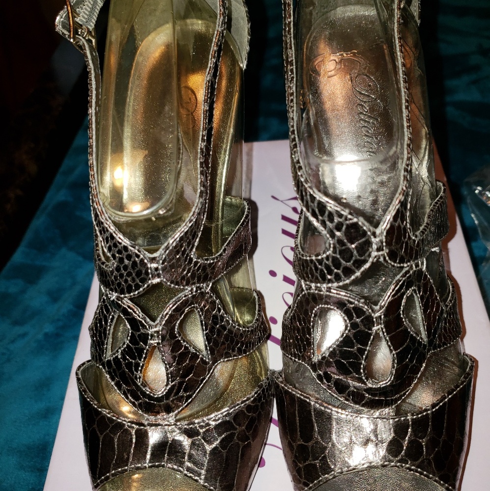Delicious Shoes - Picture 2 of 5